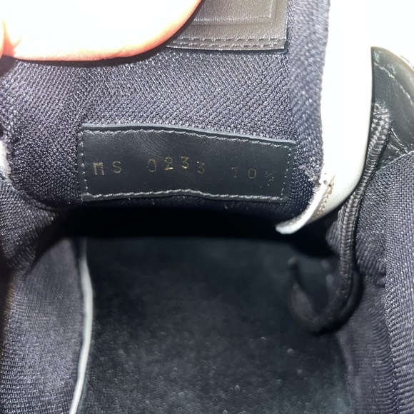 Louis Vuitton Monochrome Men's Sneakers - Picture 7 of 8